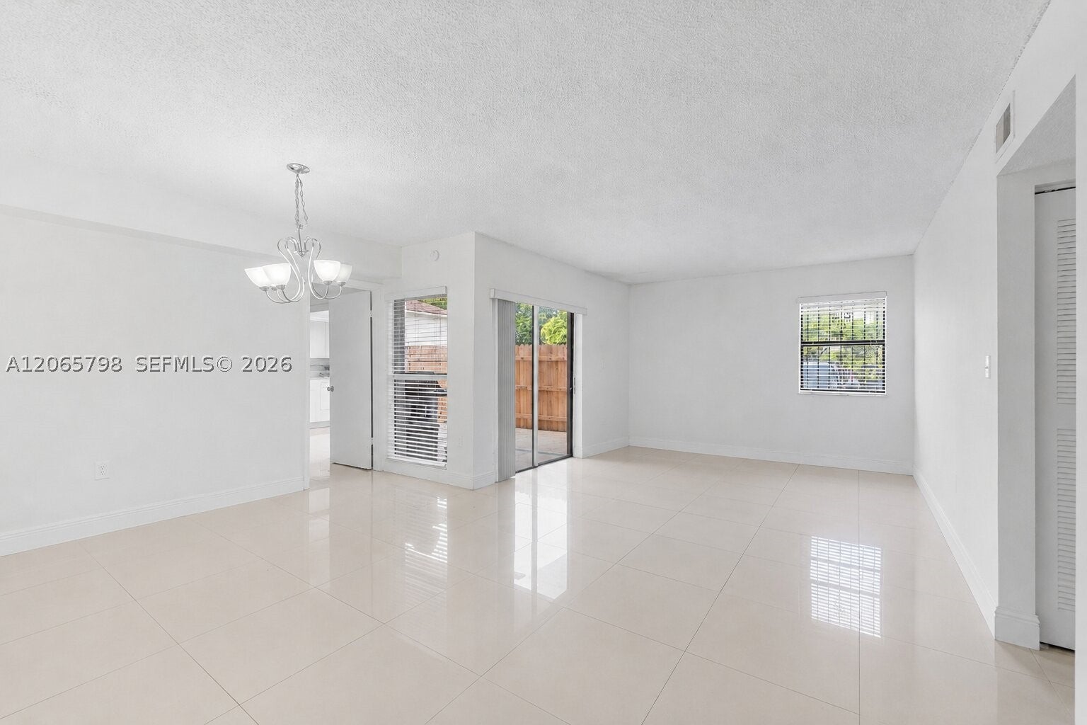 10895 NW 7th St 14-28