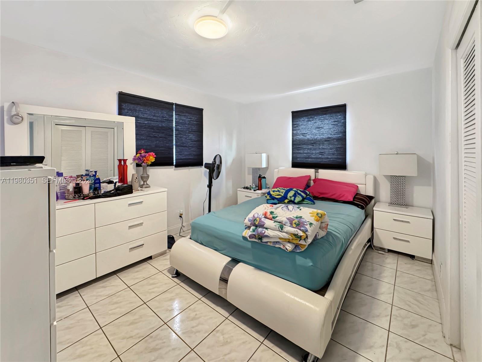 SILVER LAKE - Residential