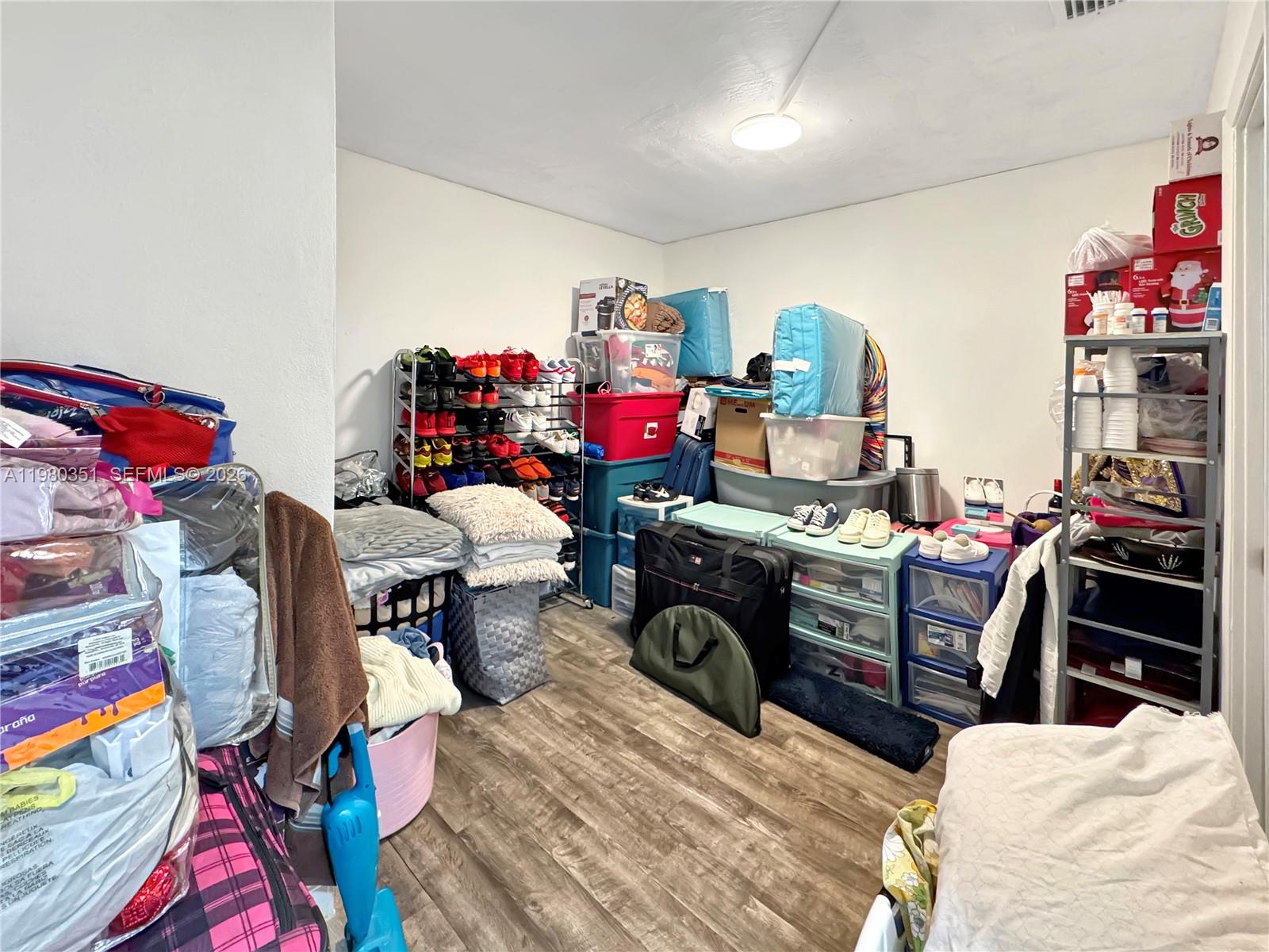 SILVER LAKE - Residential