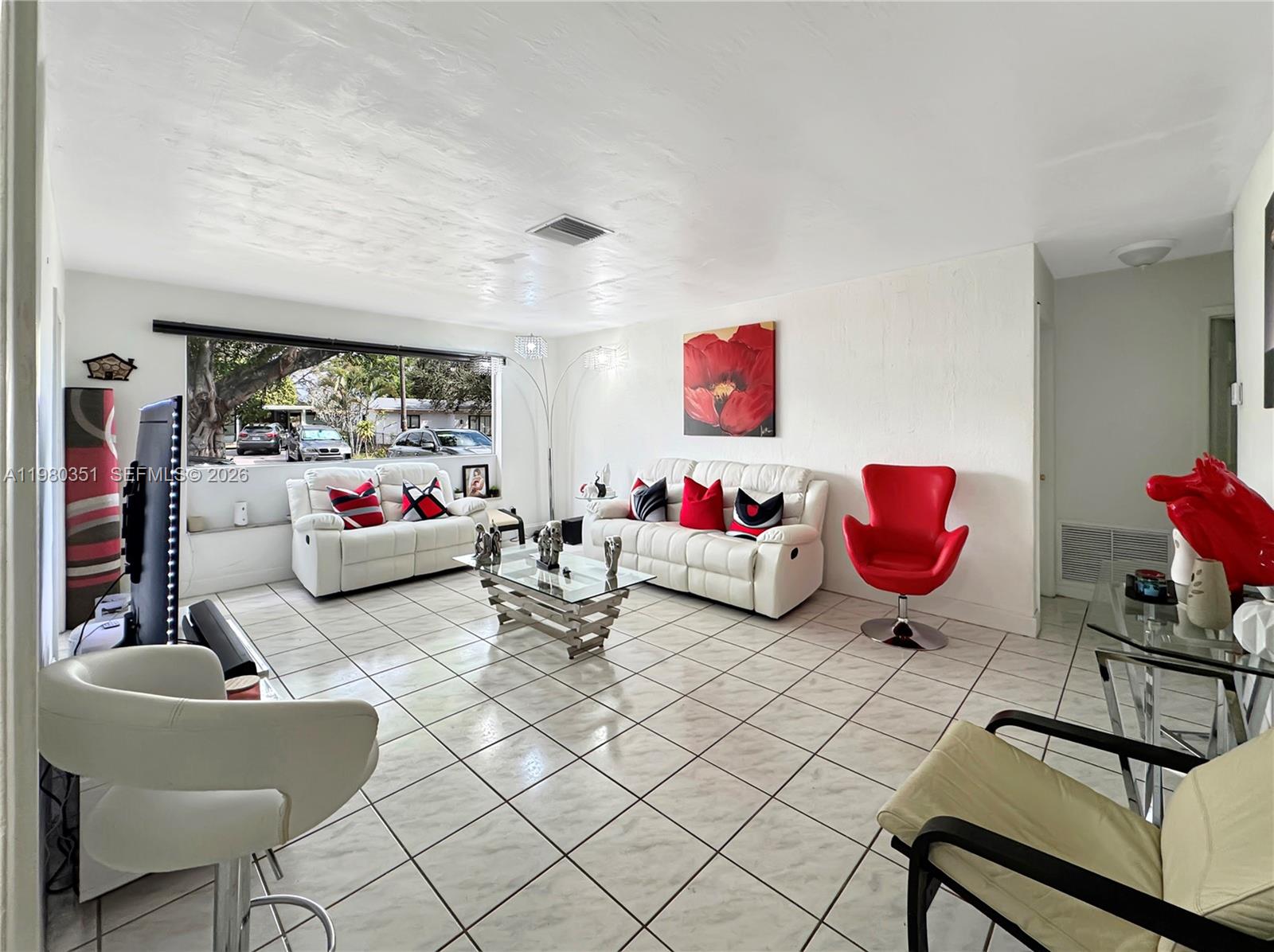 SILVER LAKE - Residential