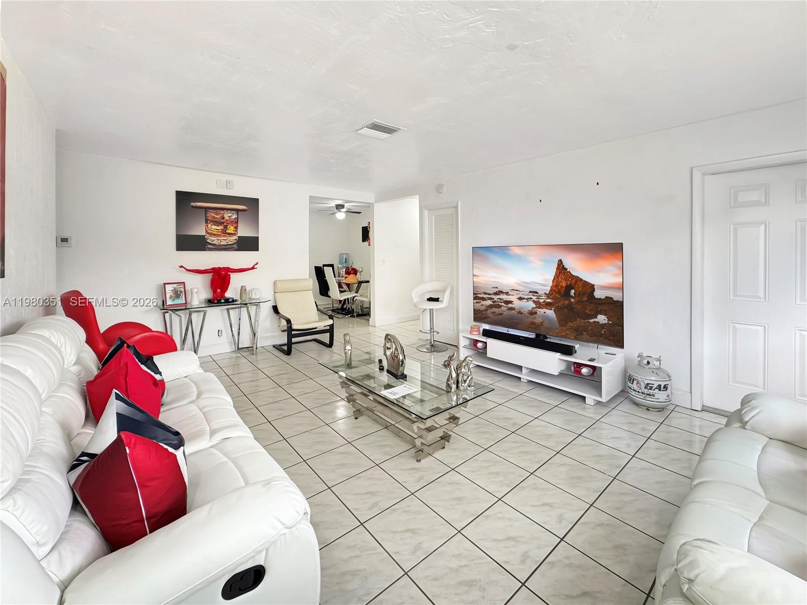 SILVER LAKE - Residential