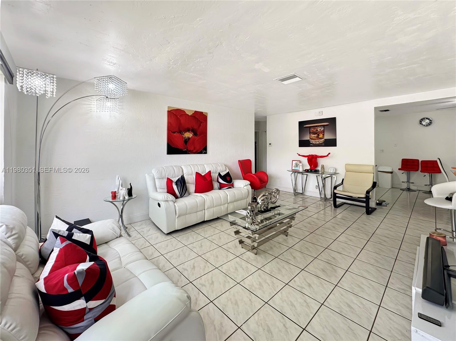 SILVER LAKE - Residential