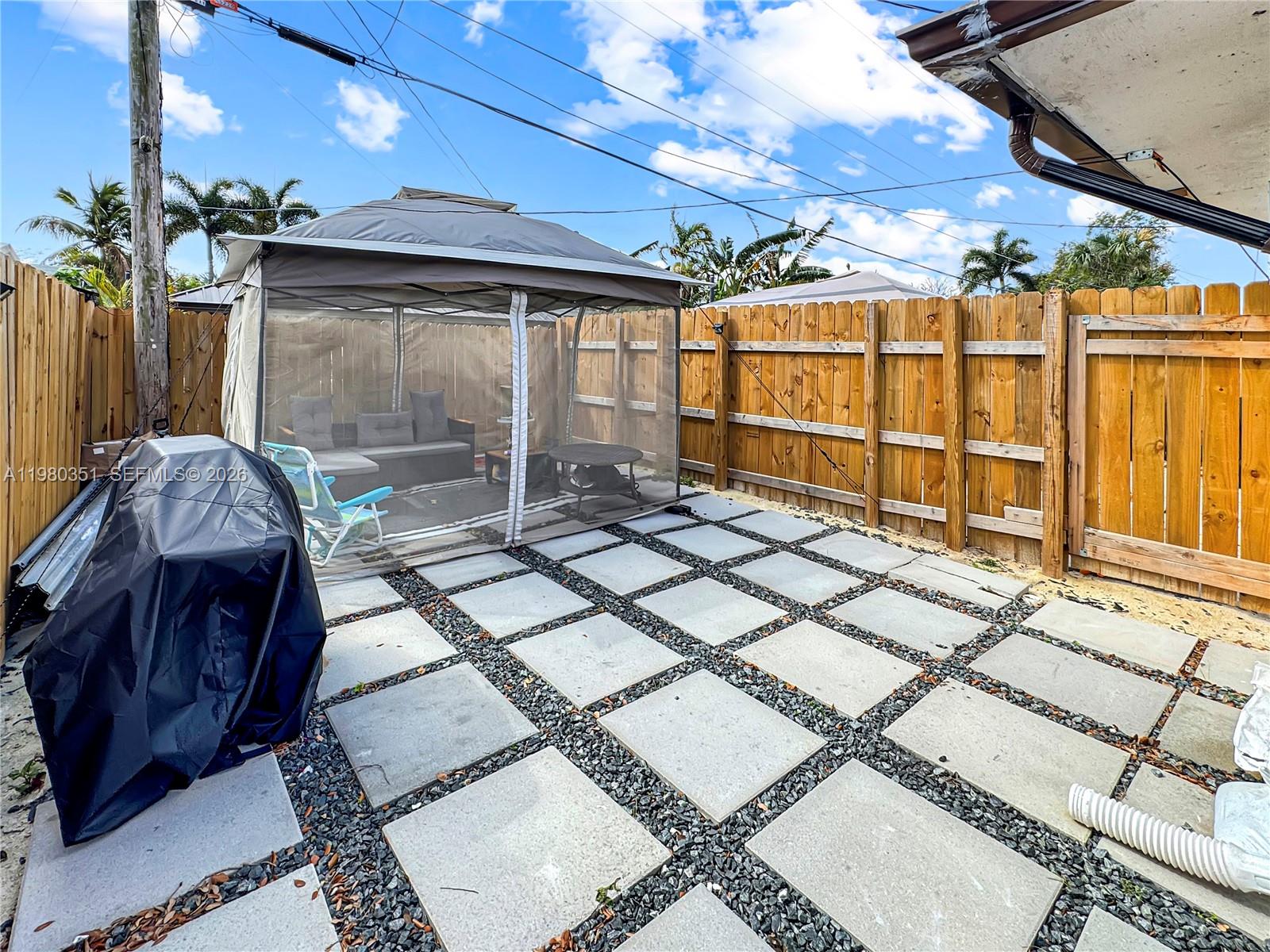 SILVER LAKE - Residential