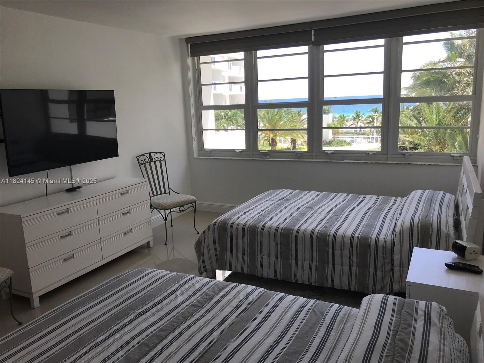 100 Lincoln Rd 521, Miami Beach, Miami-Dade County, Florida - 1 Bedrooms  
2 Bathrooms - 