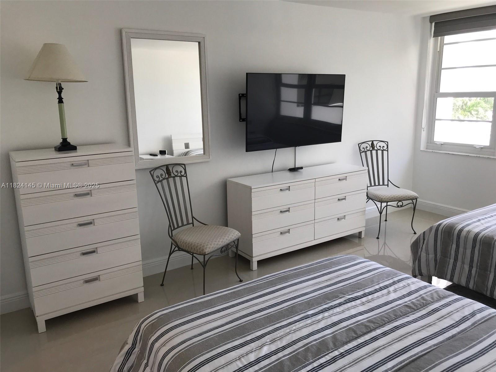 100 Lincoln Rd 521, Miami Beach, FL, 33139/$750,000 1 100 Lincoln Rd 521