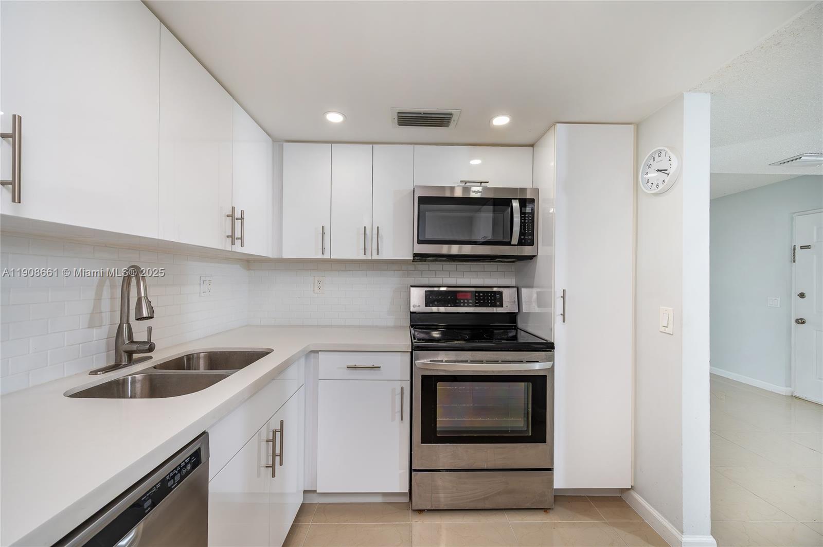 MAHOGANY KEY II CONDO - Residential