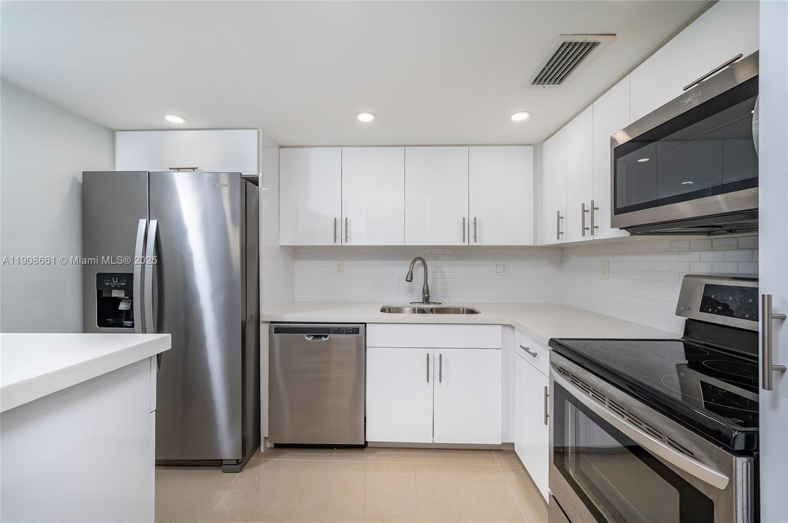 MAHOGANY KEY II CONDO - Residential