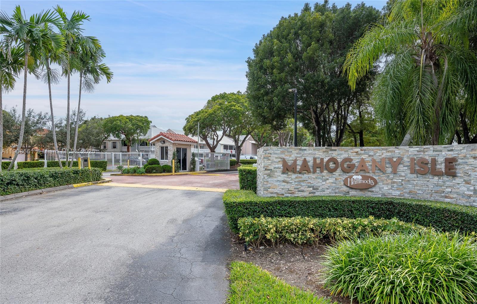 MAHOGANY KEY II CONDO - Residential