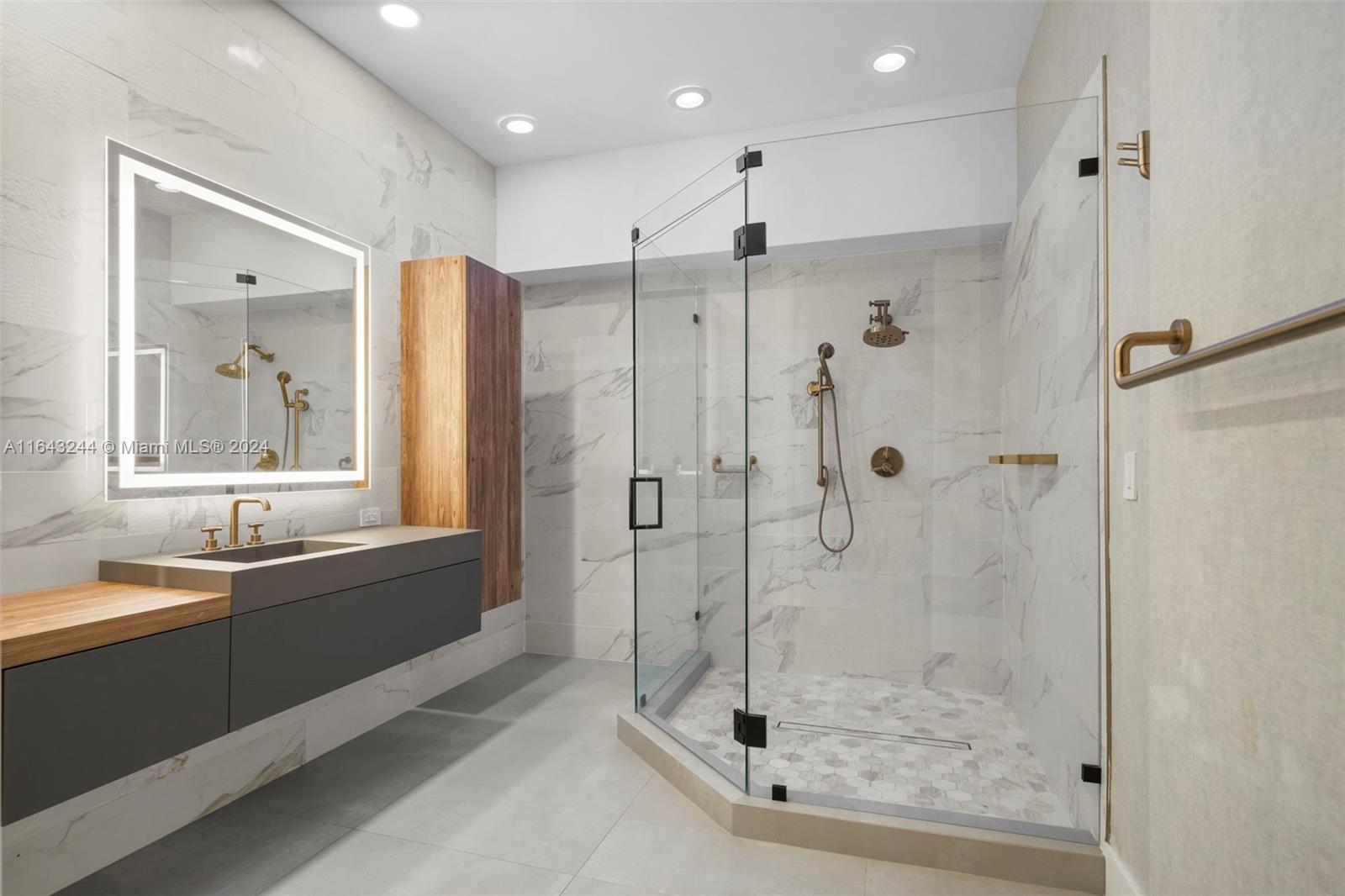 AVENTURA 9TH ADDN - Residential