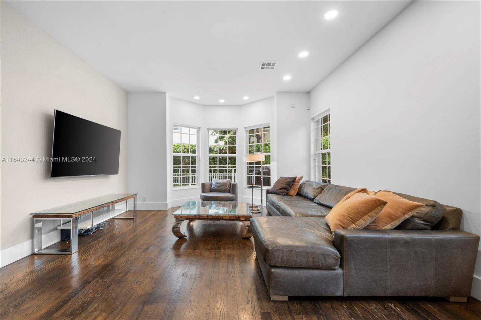 AVENTURA 9TH ADDN - Residential