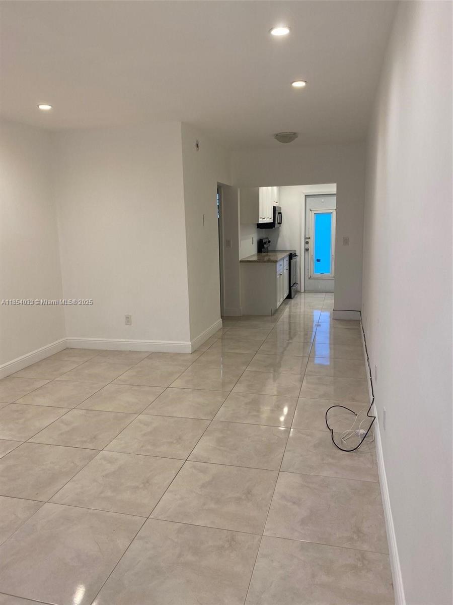 ROSE CONDO - Residential