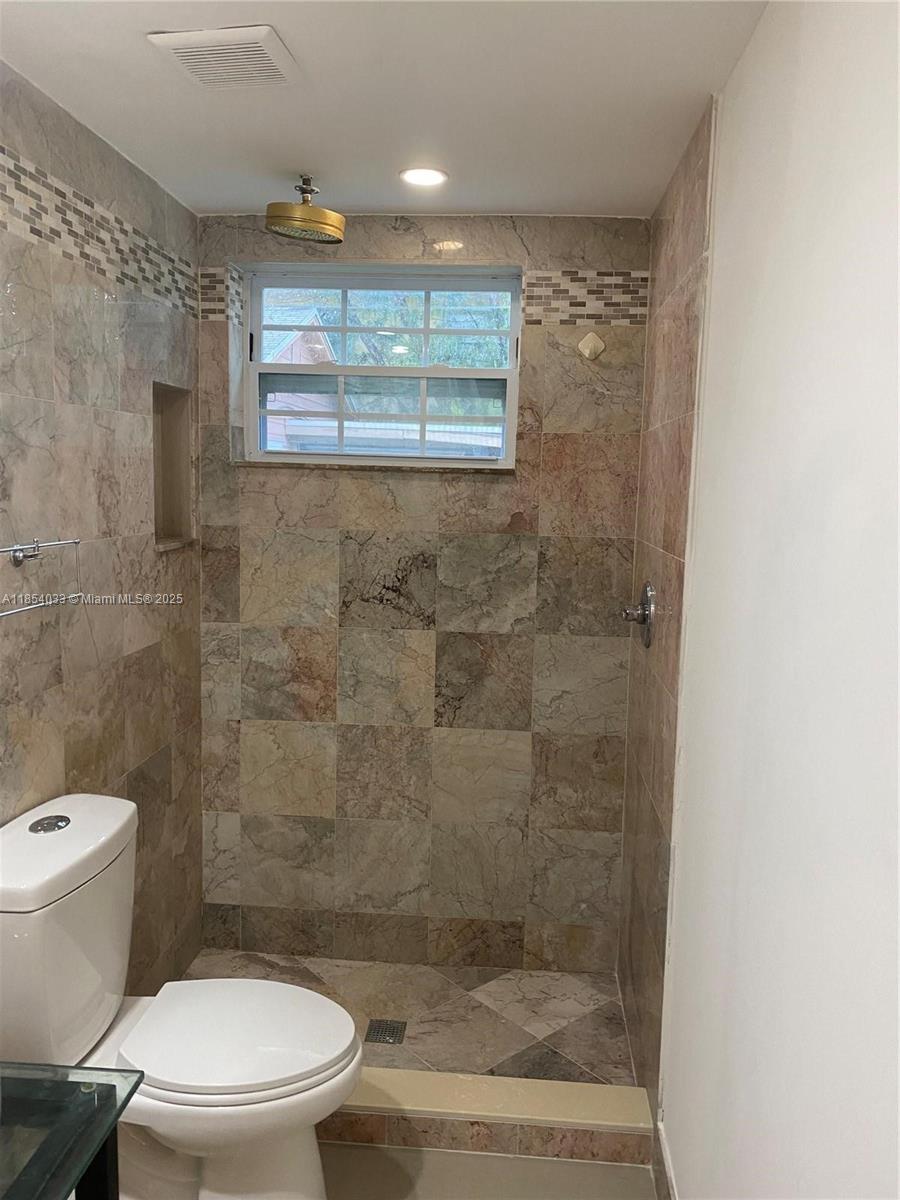 ROSE CONDO - Residential