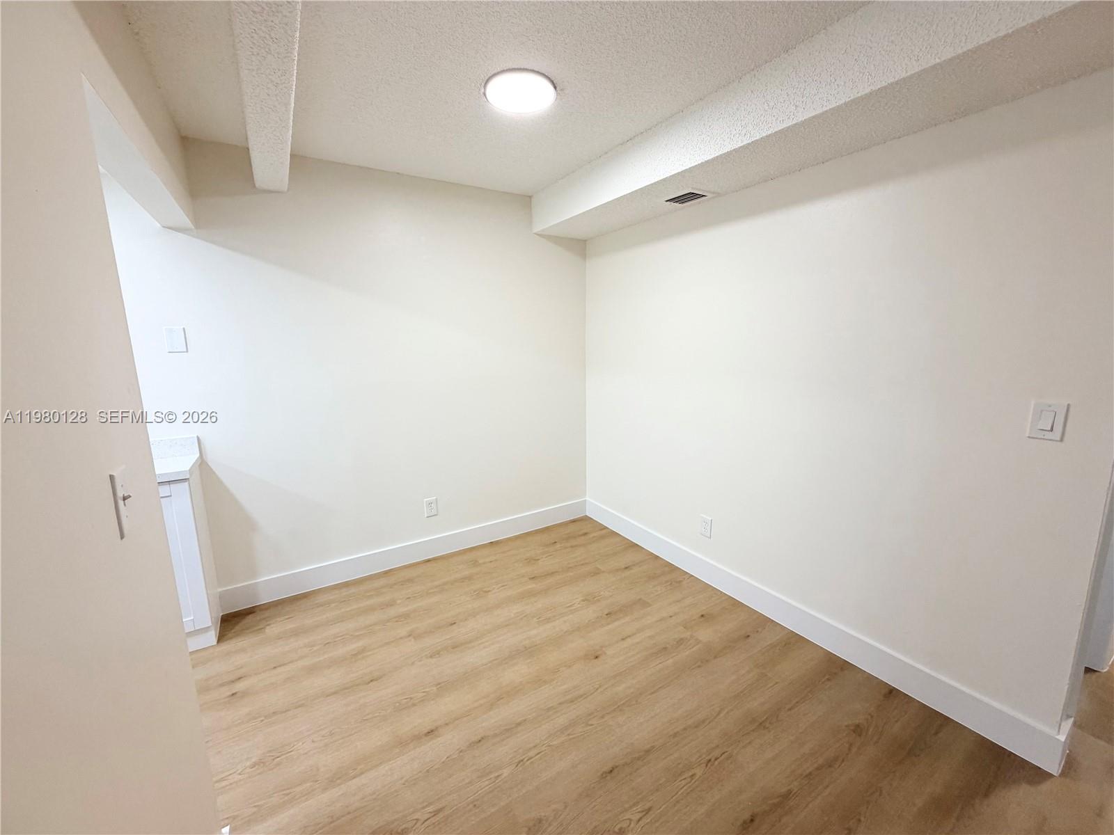 TOWNHOUSE VILLAGE CONDO - Residential Lease