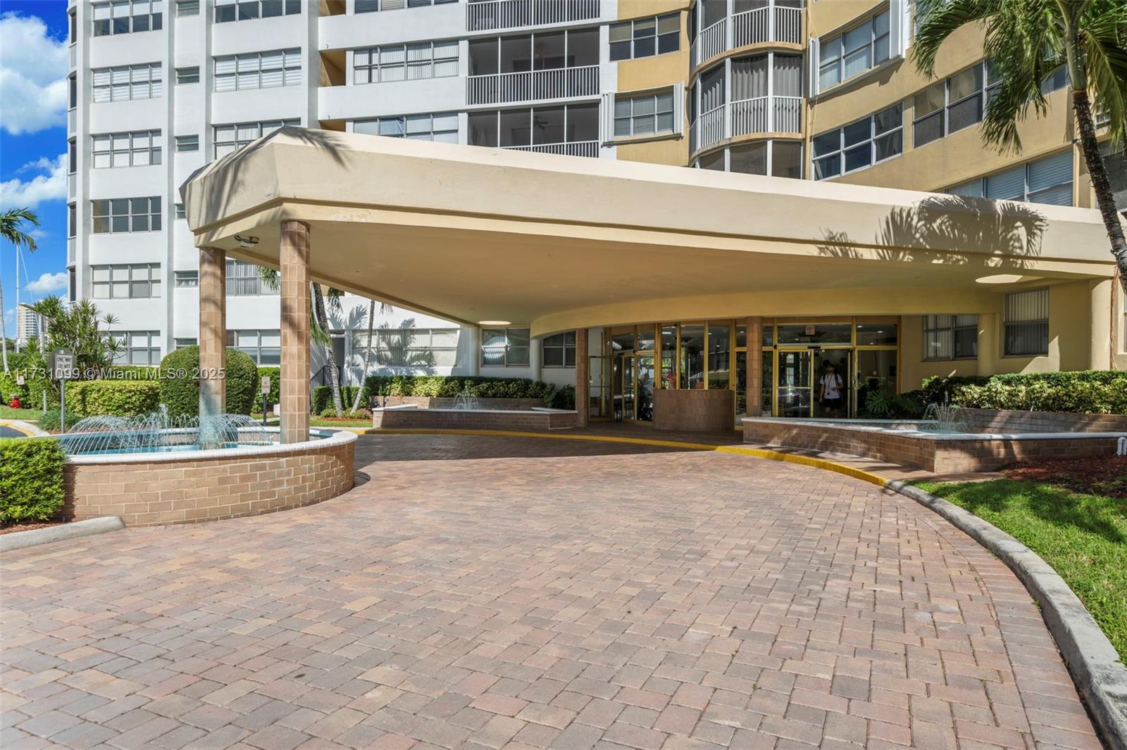 LAKE POINT TOWER CONDOMIN - Residential