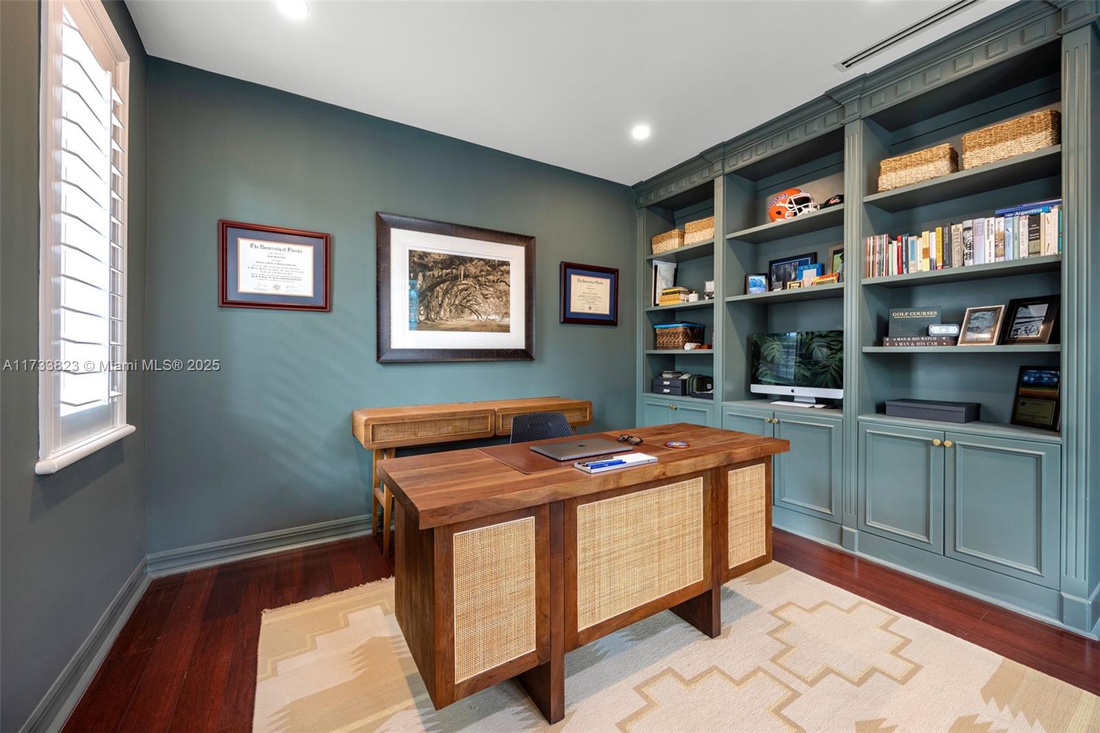 UNIVERSITY PLACE - Residential