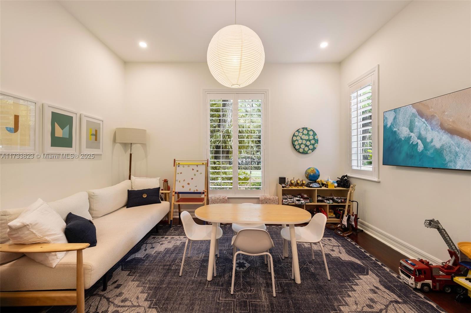 UNIVERSITY PLACE - Residential