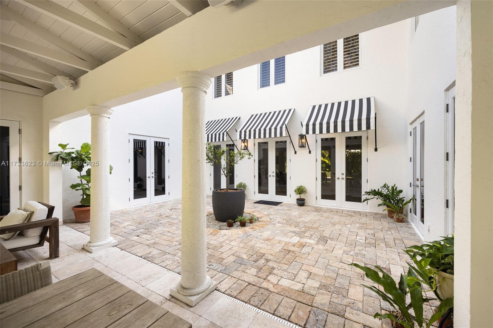 UNIVERSITY PLACE - Residential