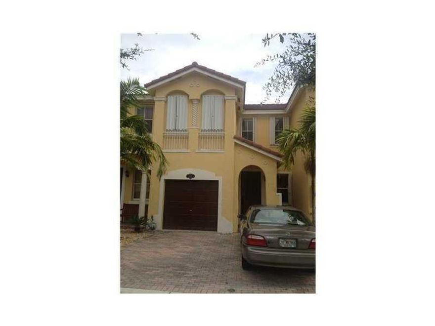ATTENTION AND DON'T OVER LOOK THIS GREAT OPPORTUNITY TO LEASE THIS AMPLE 3 BED 2.5 BATH CLOSE TO SHOPS,TURNPIKE AND FIU.CALL FOR FURTHER DETAILS.