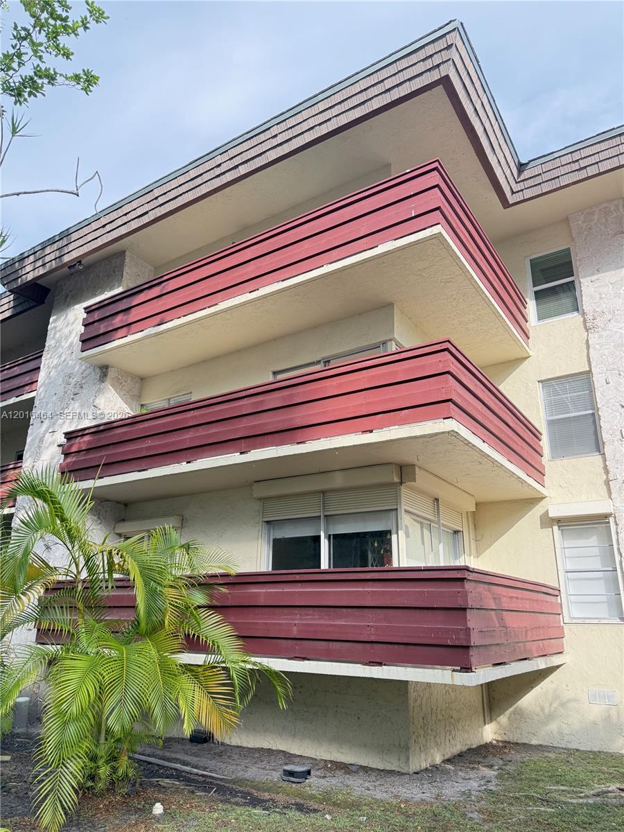 VILLA CAPRI CONDO - Residential Lease