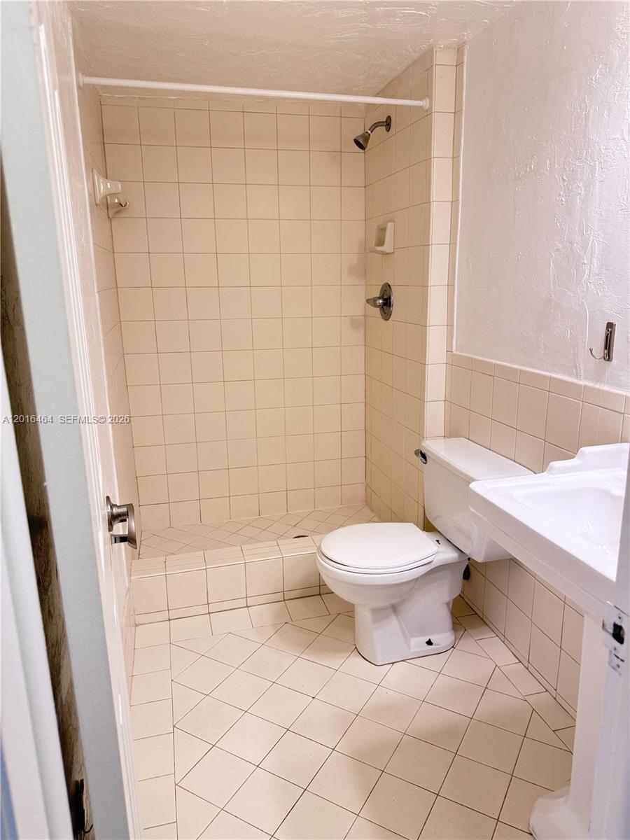 VILLA CAPRI CONDO - Residential Lease