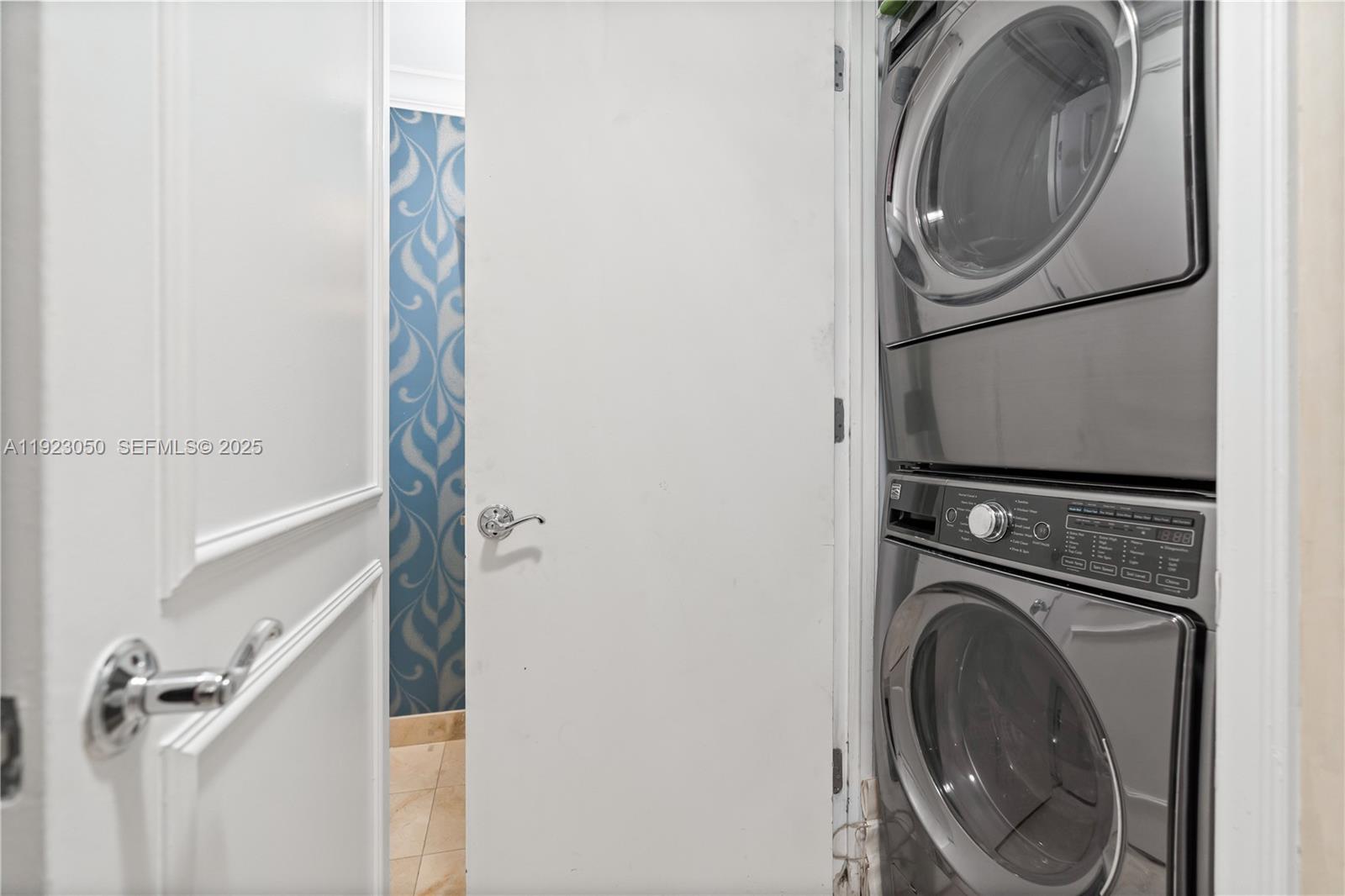 THE EXECUTIVES RESIDENCES - Residential Lease