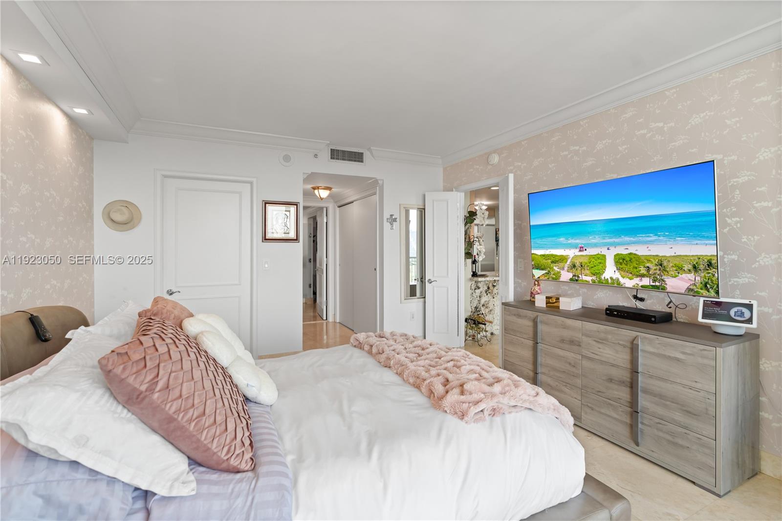 THE EXECUTIVES RESIDENCES - Residential Lease