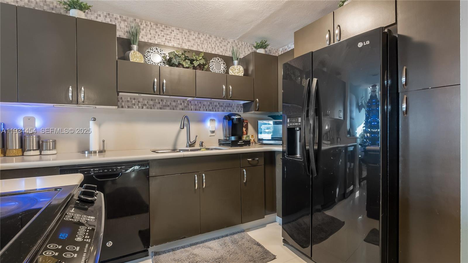 CRYSTAL LAKE 2ND SEC - Residential