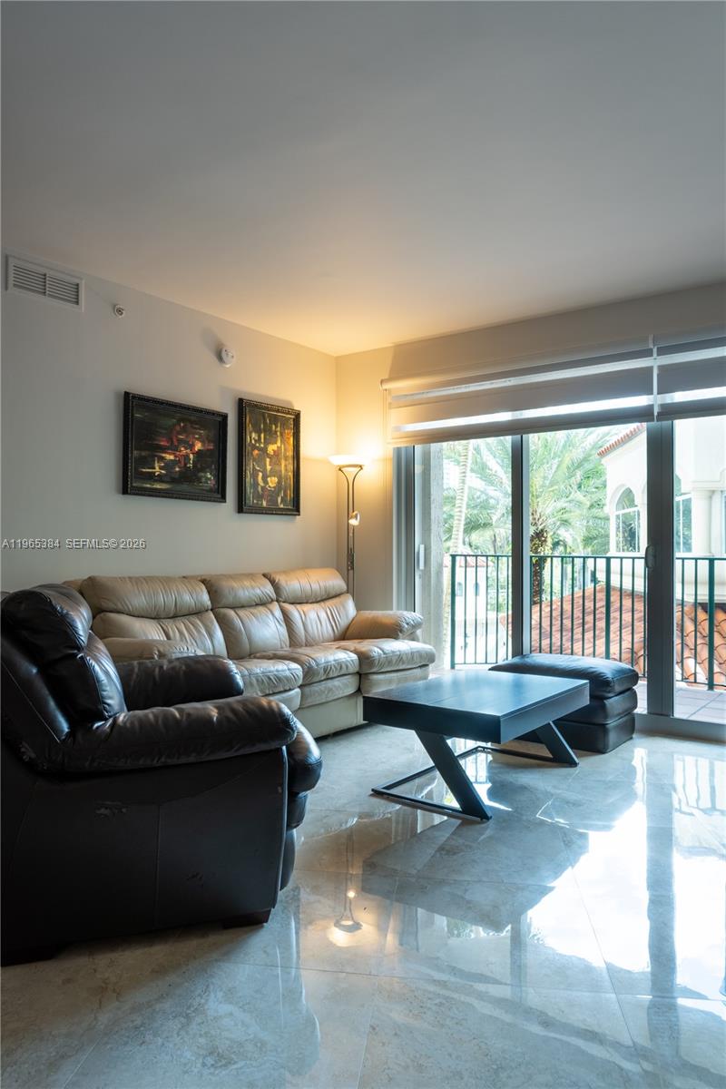 TURNBERRY VLG NO TOWER CO - Residential