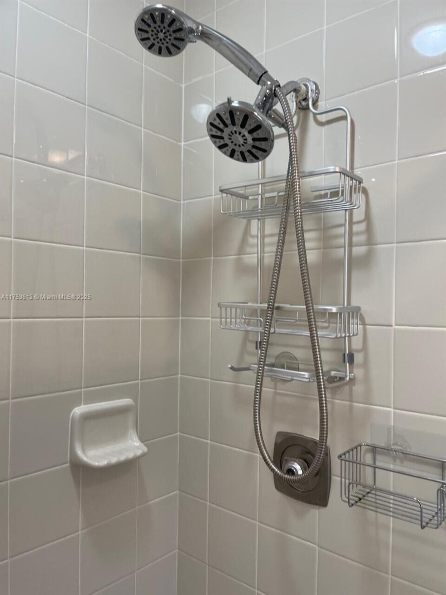 KINGS POINT CAPRI CONDOS - Residential Lease