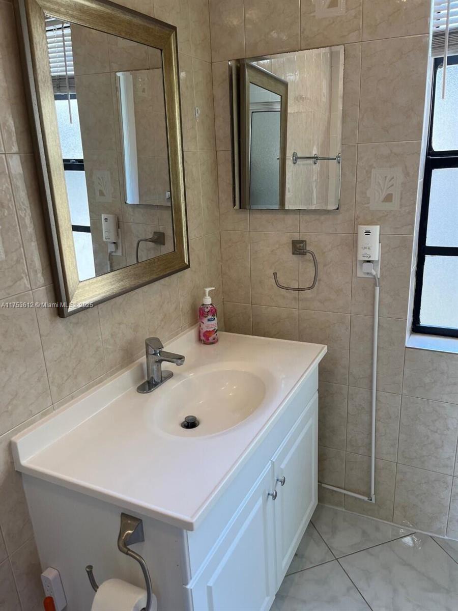 KINGS POINT CAPRI CONDOS - Residential Lease