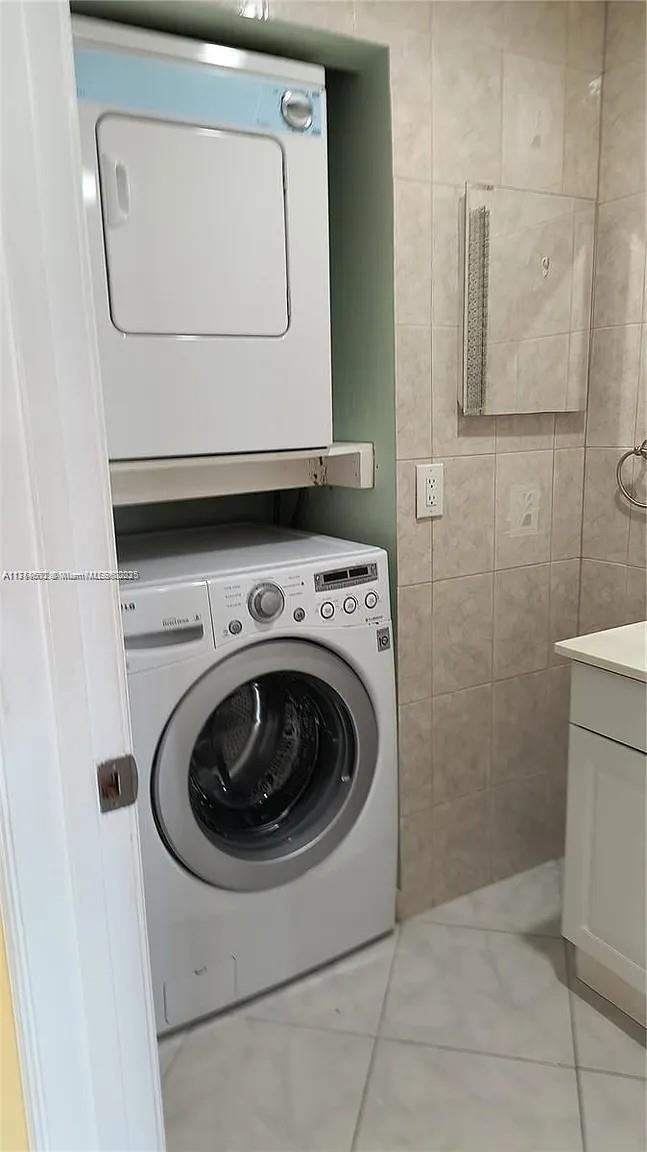 KINGS POINT CAPRI CONDOS - Residential Lease