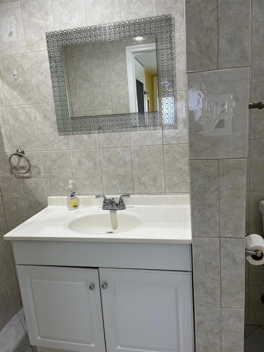 KINGS POINT CAPRI CONDOS - Residential Lease