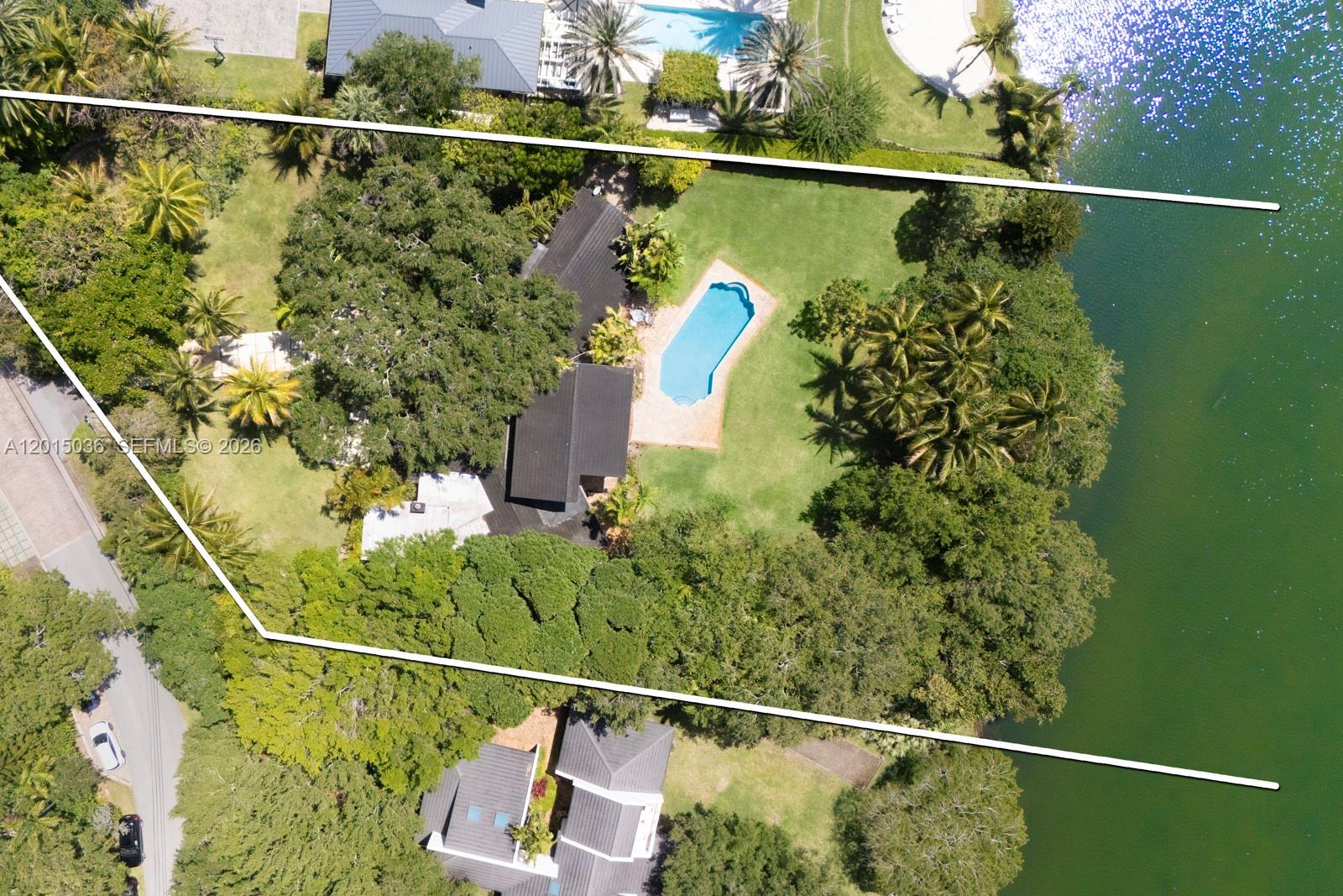 5340 Banyan Dr