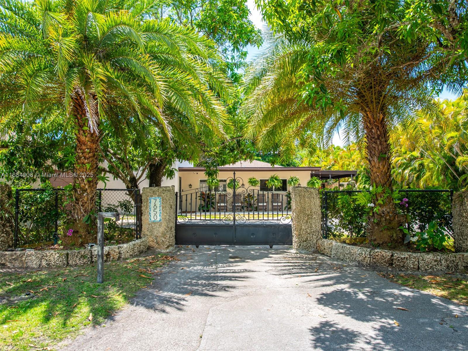 Property for Sale at 7650 Sw 128th St, Pinecrest, Miami-Dade County, Florida - Bedrooms: 7 
Bathrooms: 6  - $3,575,000
