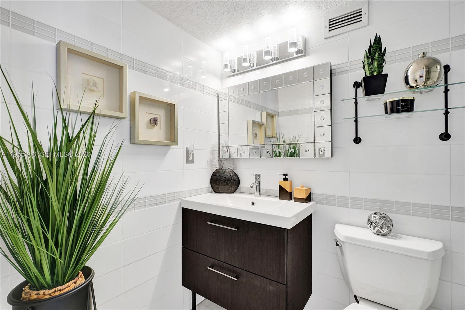 WAVE CONDO - Residential Lease