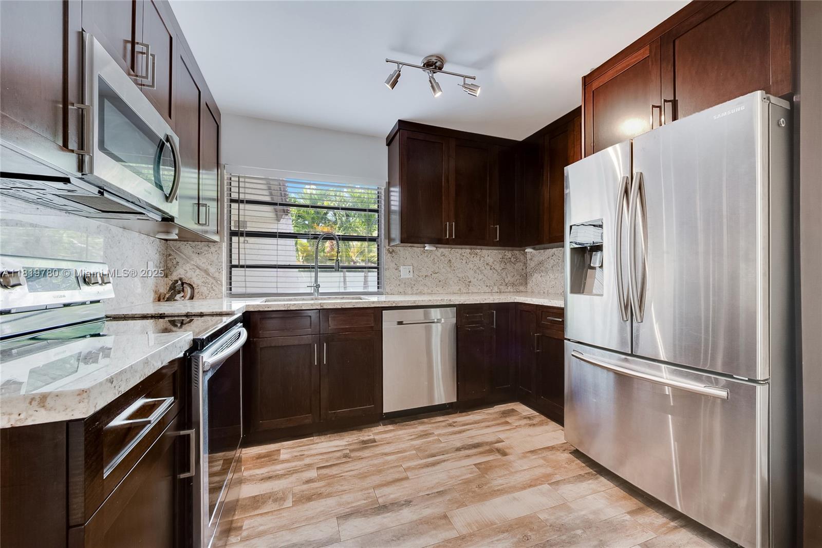 CROSSINGS TWNHSE SEC 1 - Residential Lease
