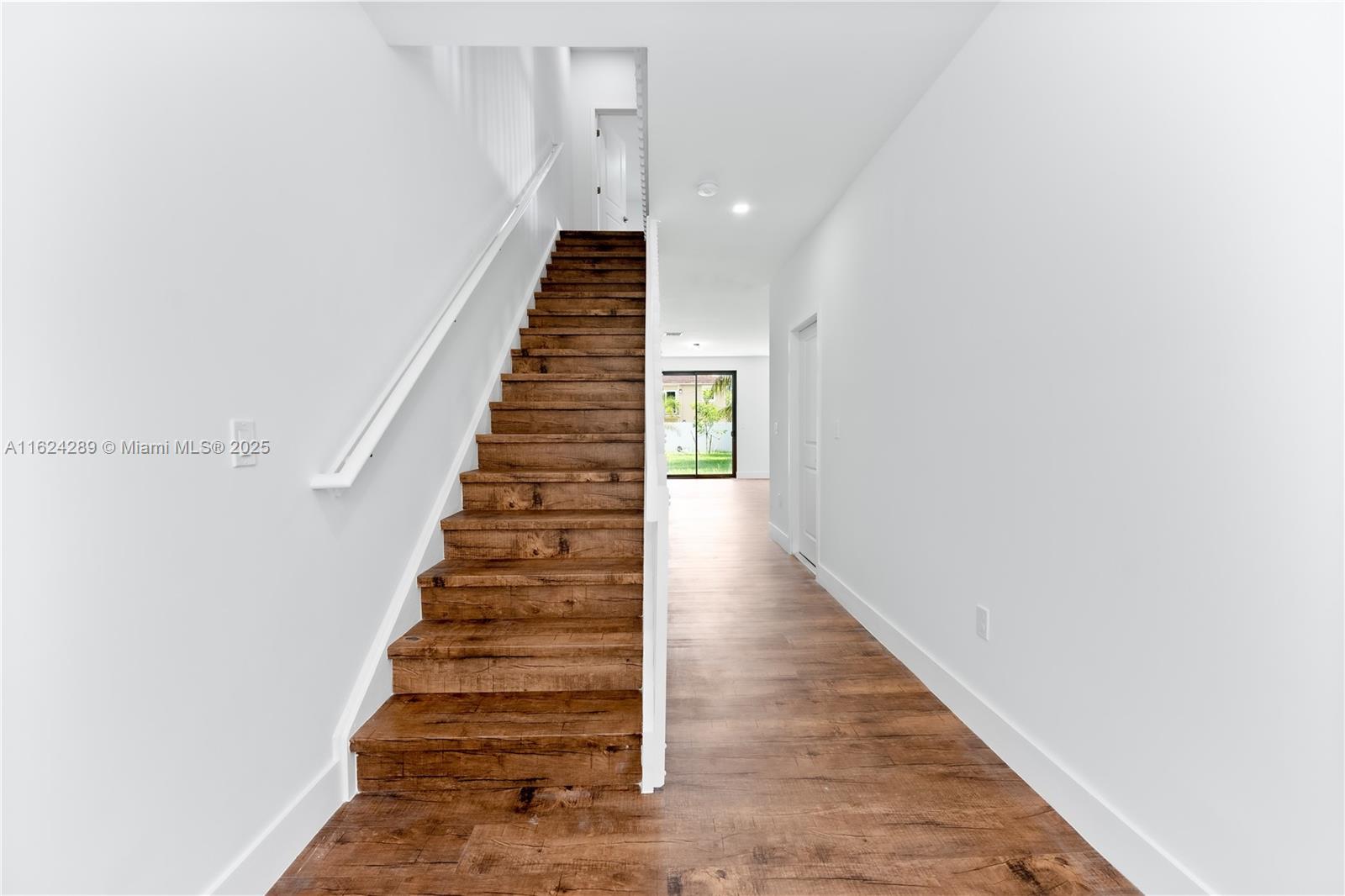 PALM AVE HEIGHTS - Residential