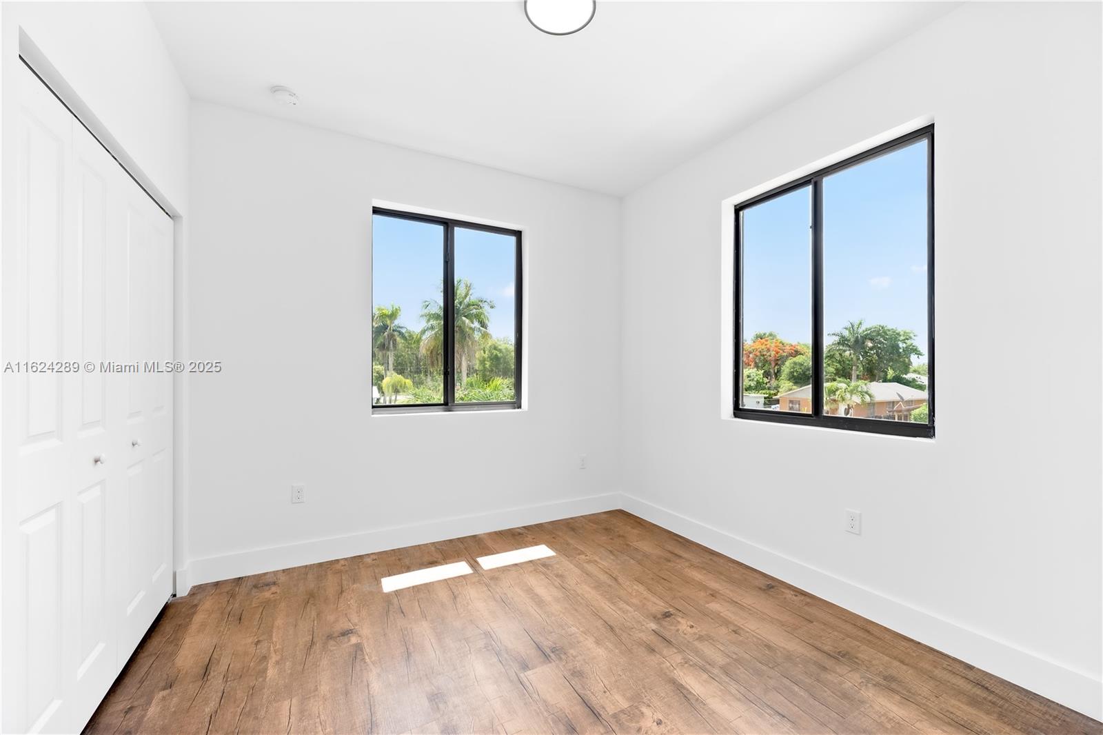 PALM AVE HEIGHTS - Residential