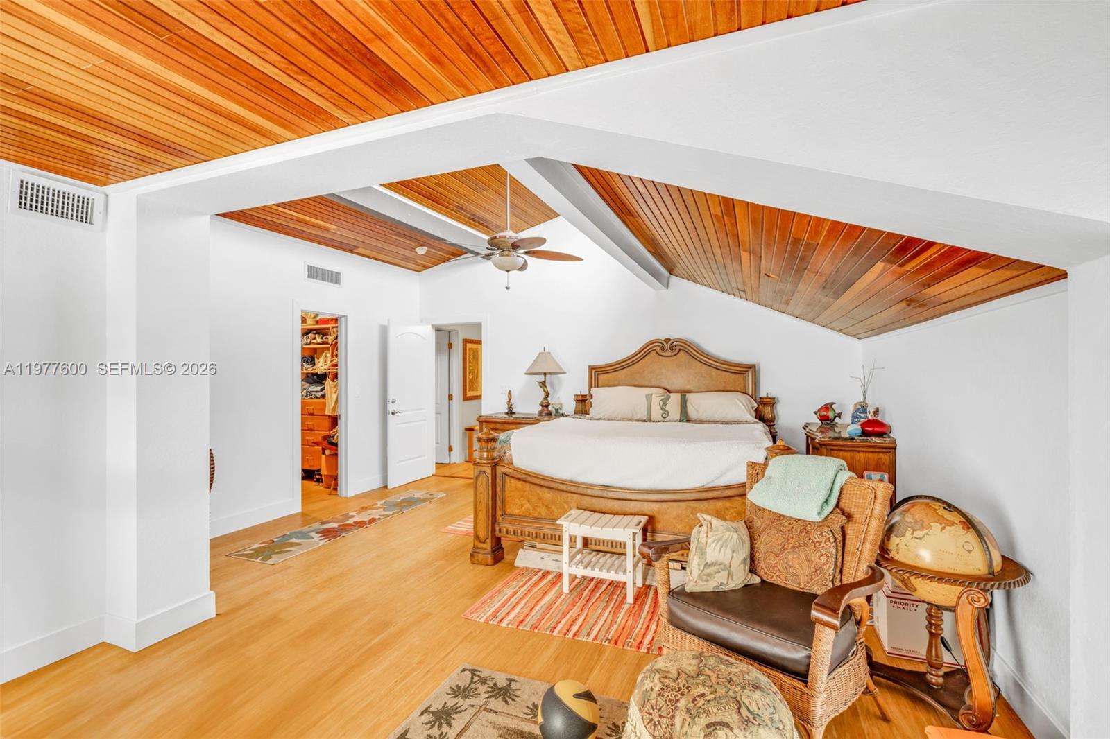 TWIN LAKES - Residential