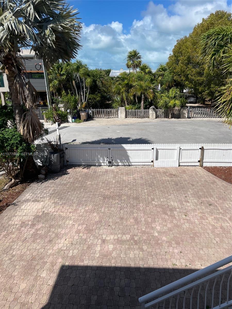 TWIN LAKES - Residential