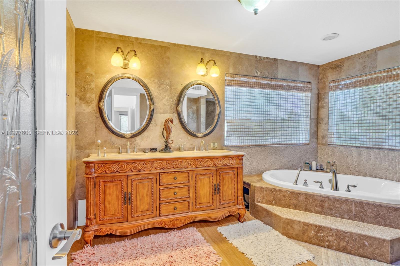 TWIN LAKES - Residential