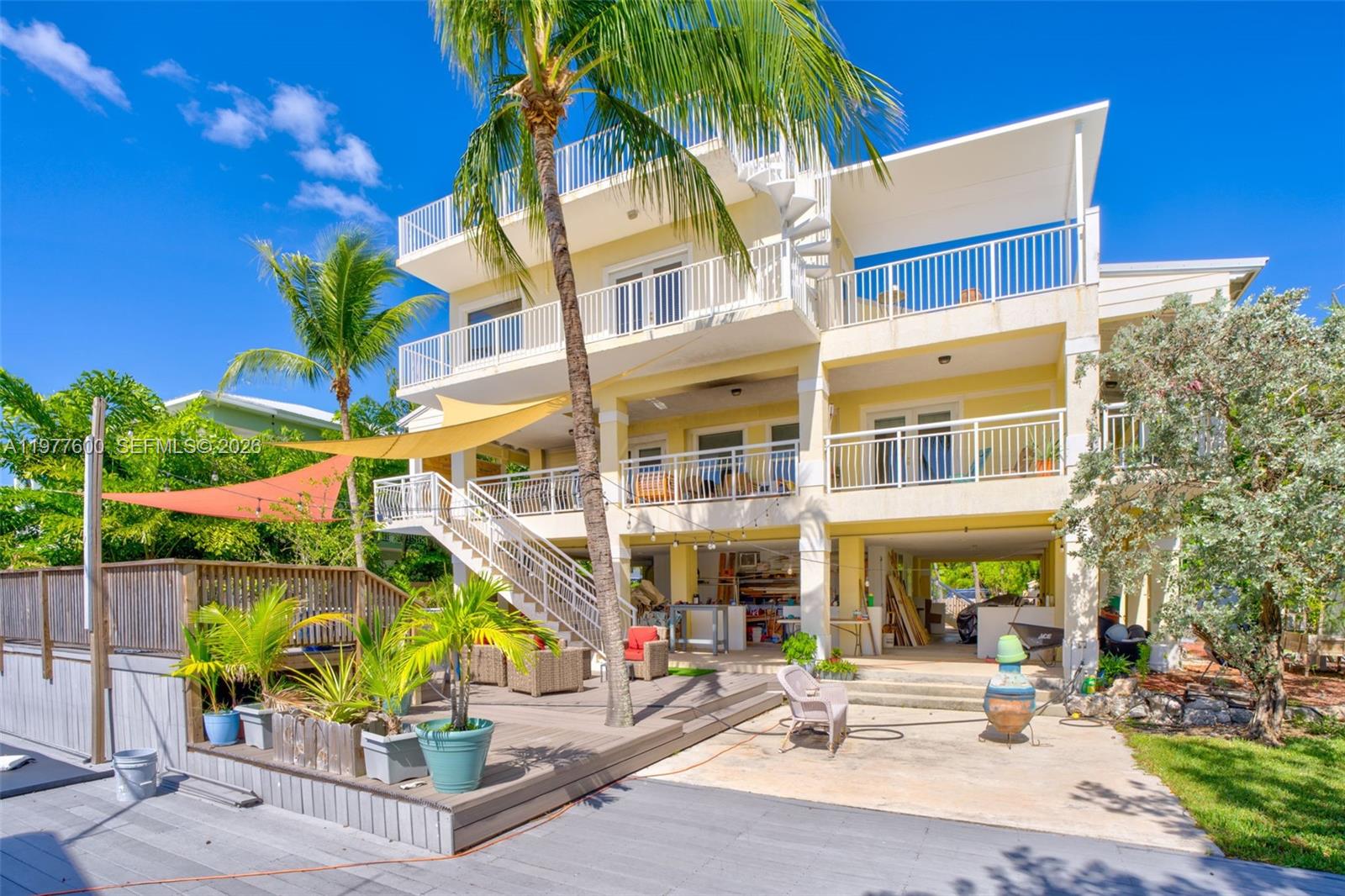 TWIN LAKES - Residential