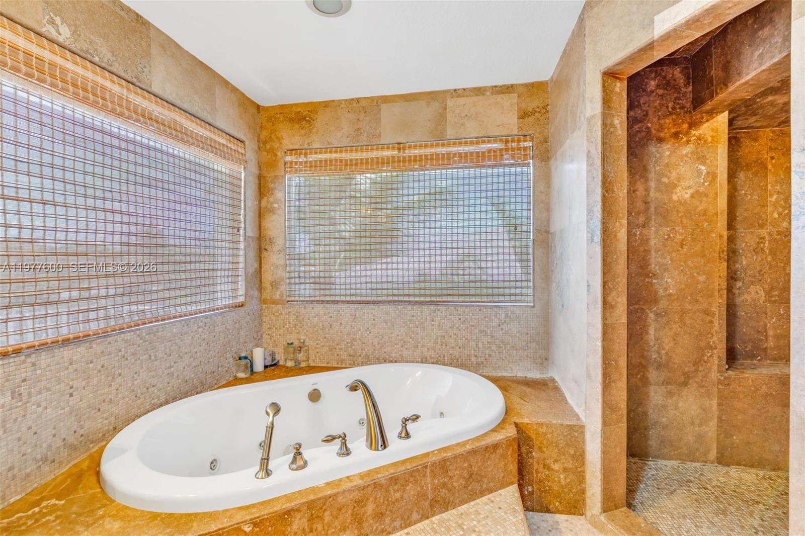 TWIN LAKES - Residential