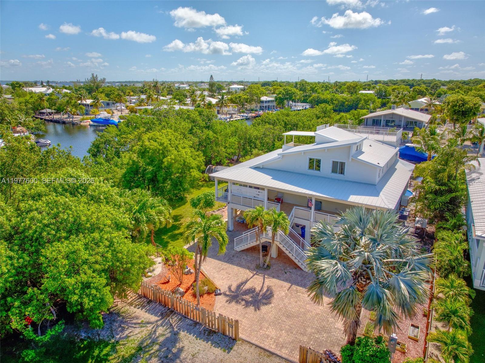 TWIN LAKES - Residential