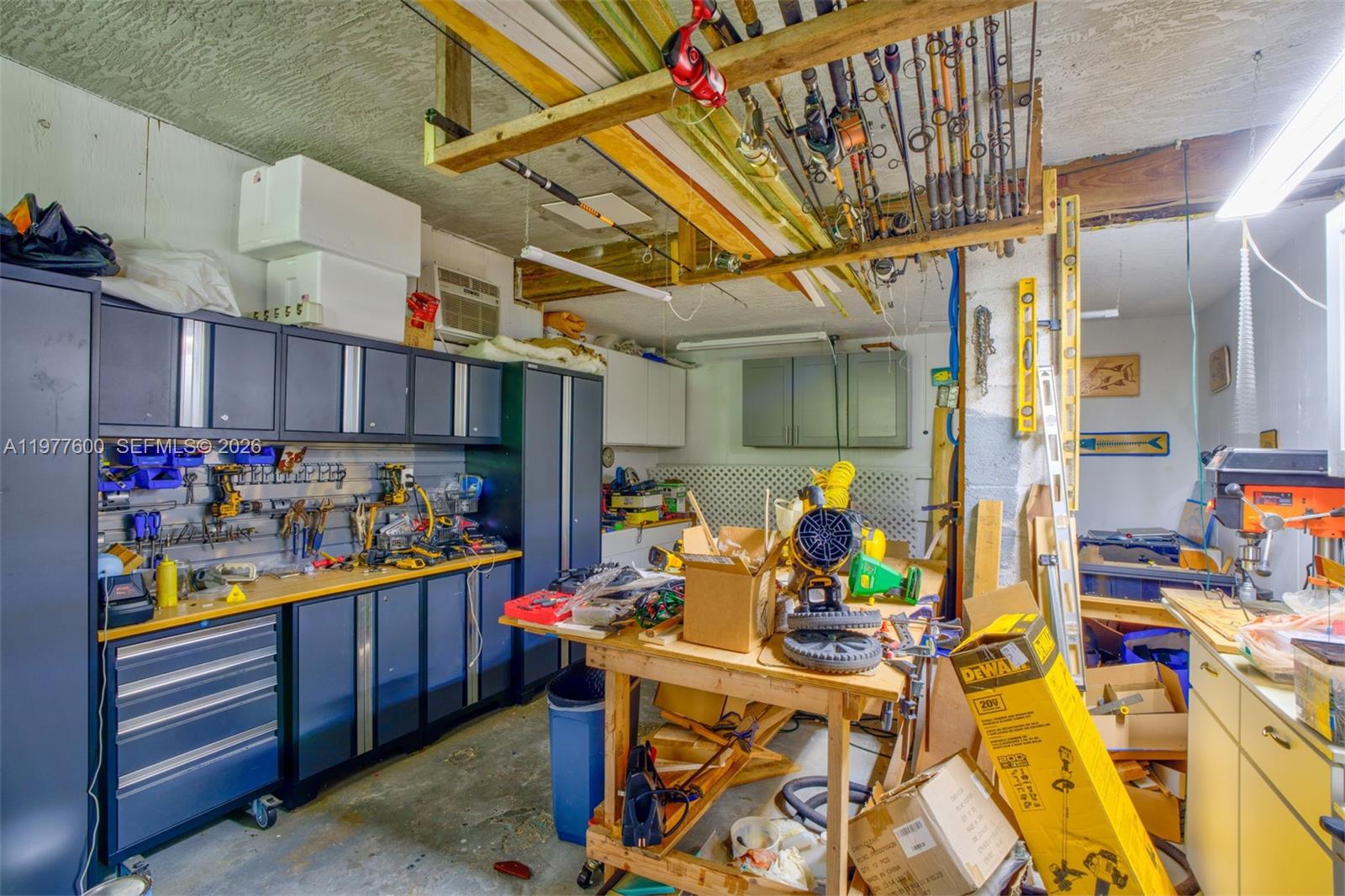 TWIN LAKES - Residential