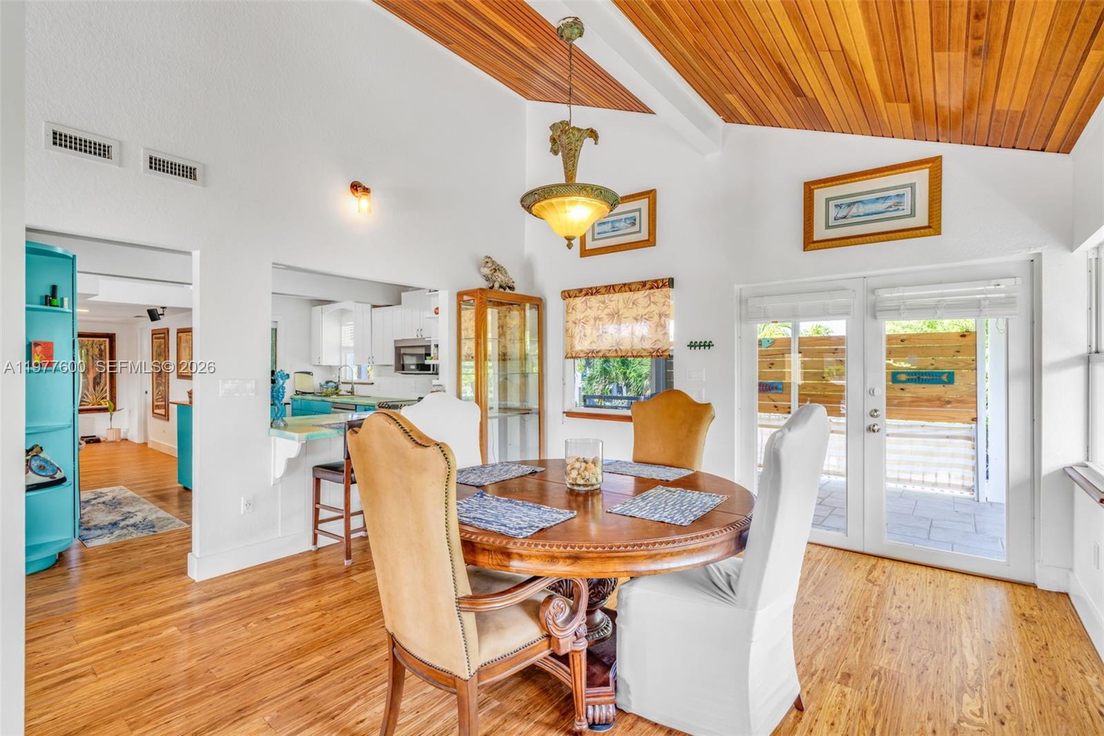 TWIN LAKES - Residential