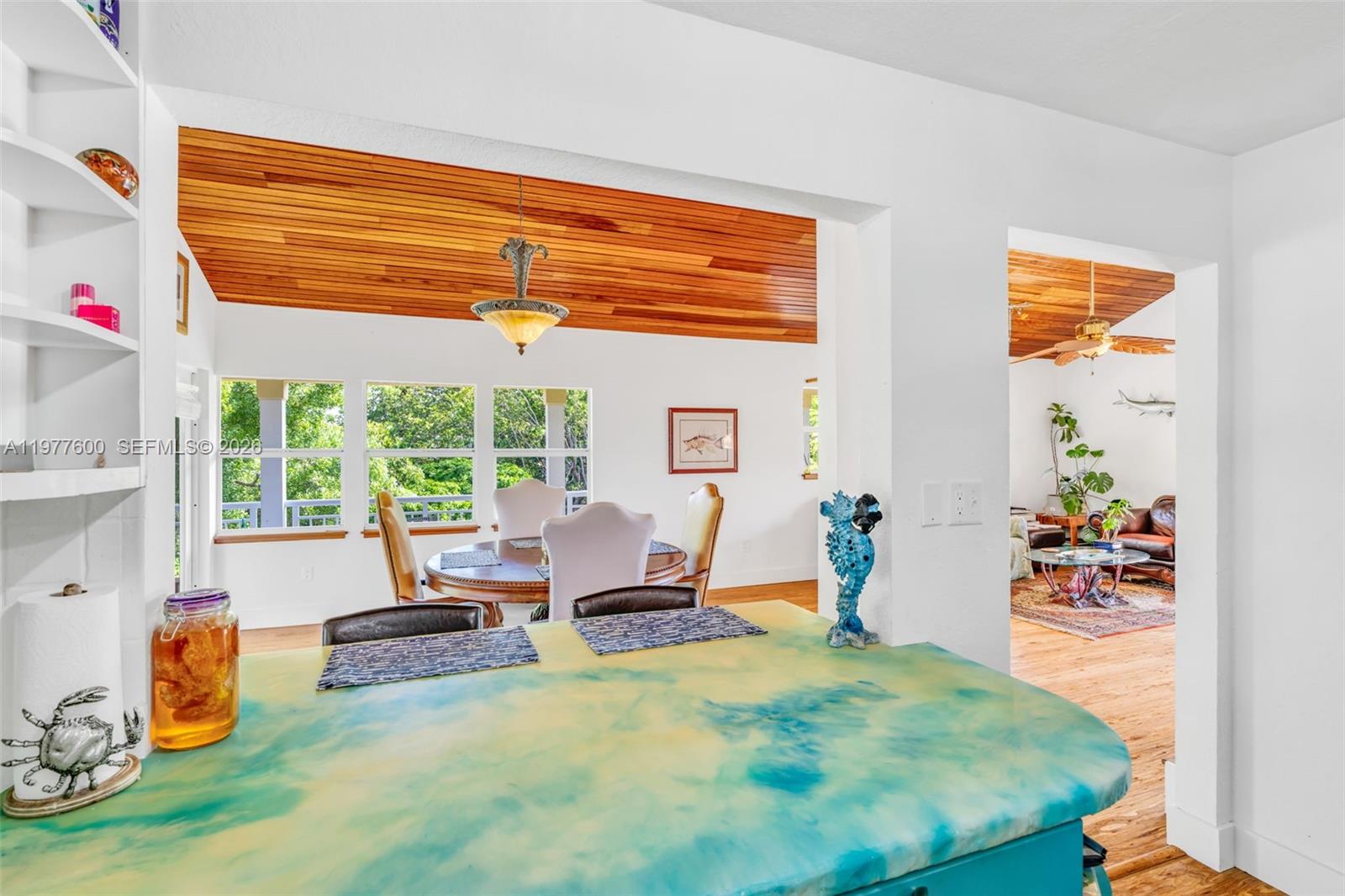 TWIN LAKES - Residential