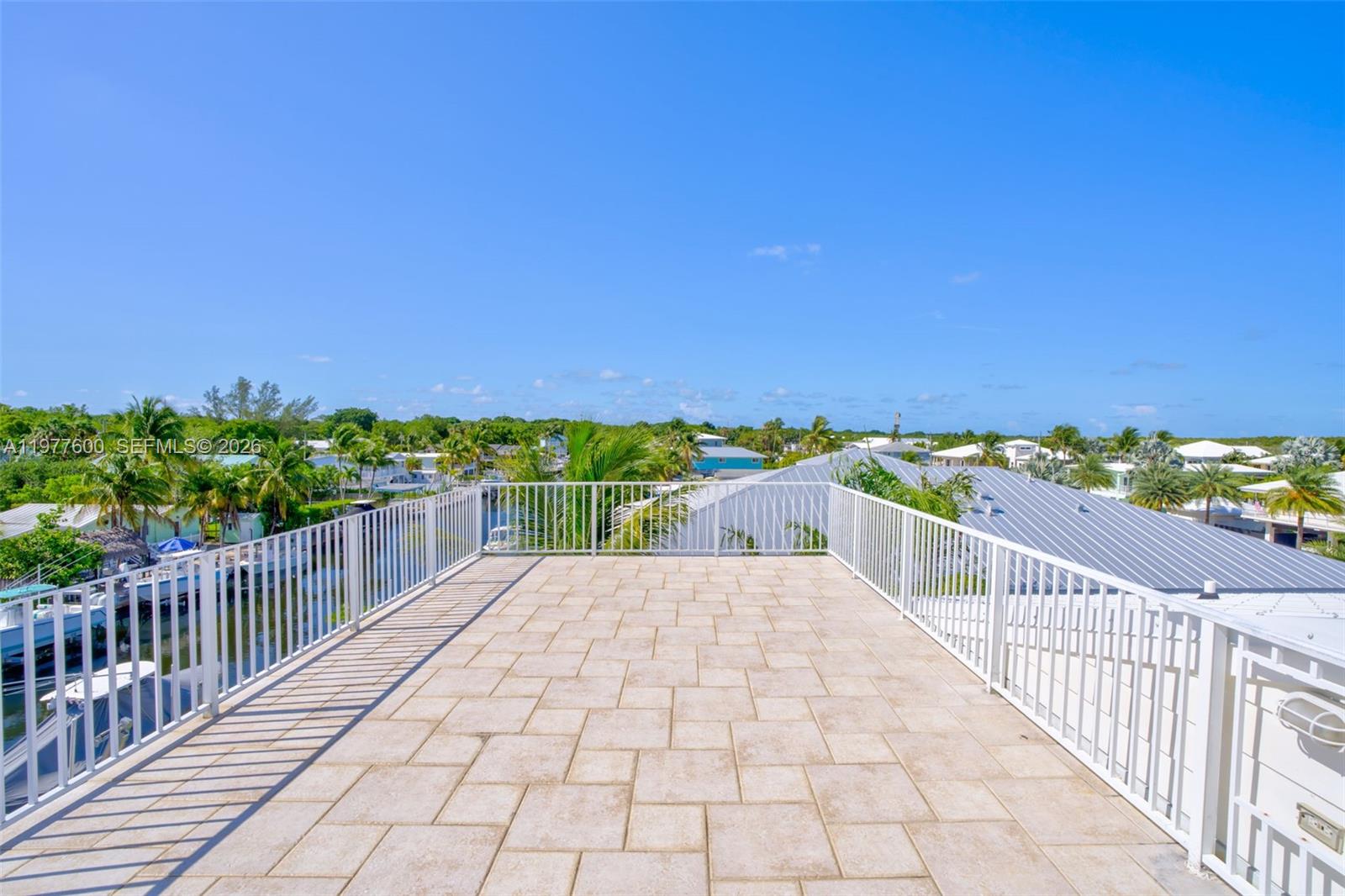 TWIN LAKES - Residential