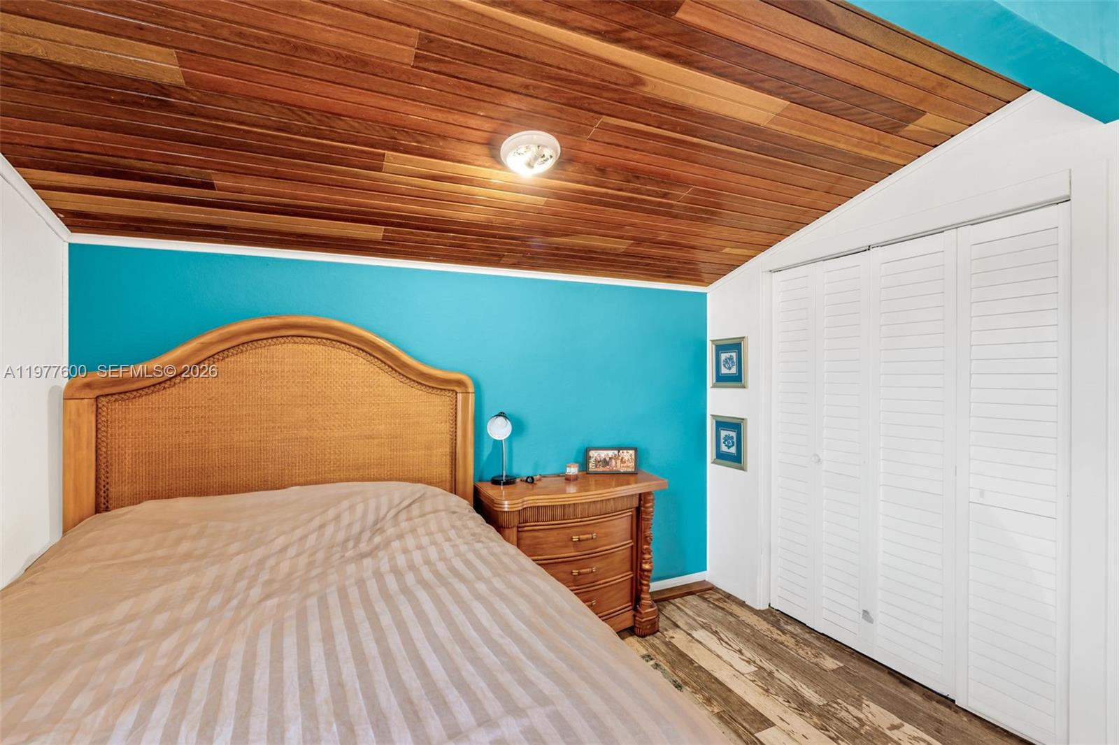 TWIN LAKES - Residential