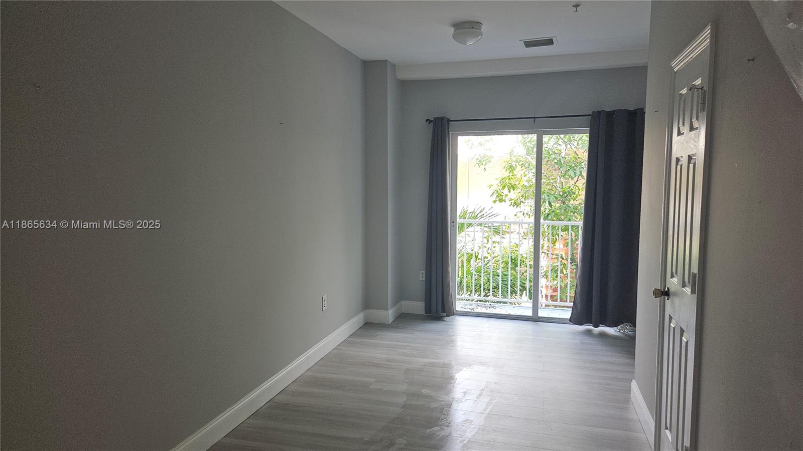LITTLE HAVANA APARTMENT, CLOSE TO BRICKELL AND DOWNTOWN AREA. THIS IS A 2 STORY UNIT, 2ND FLOOR HAS A SPACIOUS BEDROOM WITH WALKING CLOSET, FULL BATH, WASHER/DRYER. 1ST FLOOR HAS A HALF BATH, KITCHEN AND DINING/LIVING ROOM, BALCONY. GATED BUILDING WITH 1 ASSIGNED COVERED PARKING SPACE.
NO PETS ALLOWED PER RULES OF ASSOCIATION.